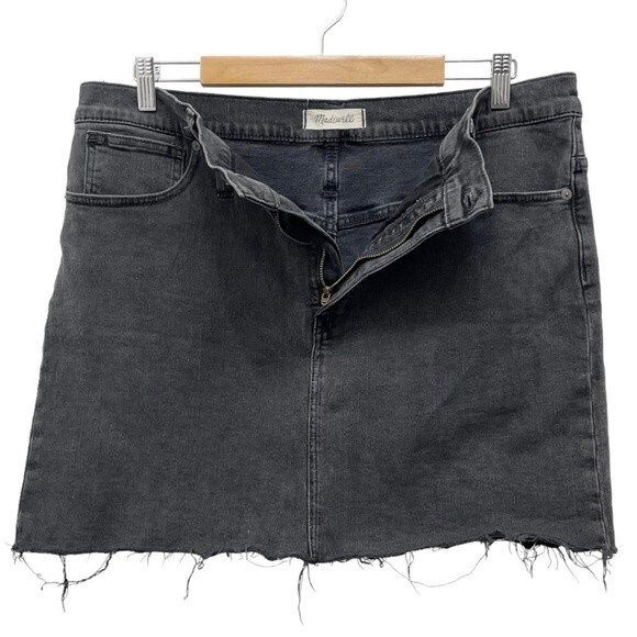 Madewell Stretch Denim Raw Hem Straight Mini Skirt in Ashcraft Wash Size 33 | 16 - Picture 4 of 13